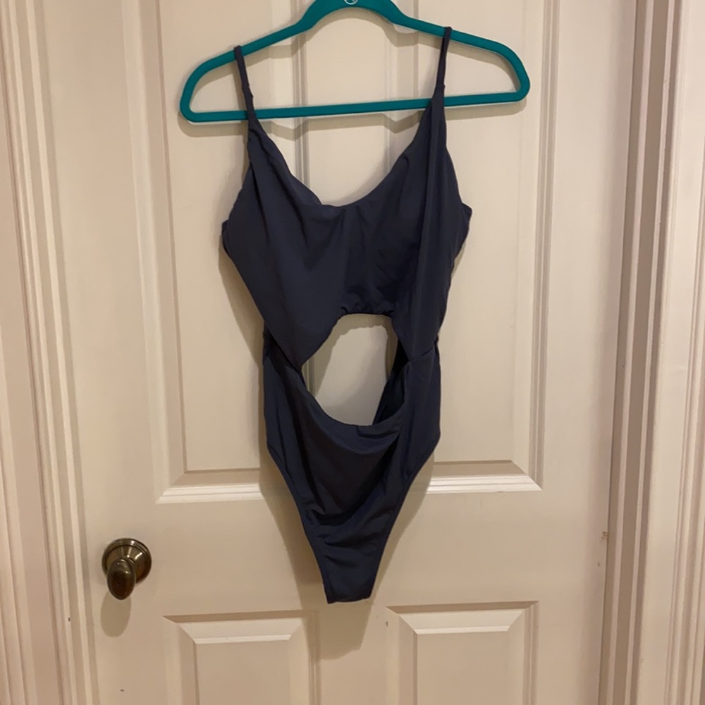 O’Neill Saltwater Key hole one piece swimsuit - Picture 5 of 6